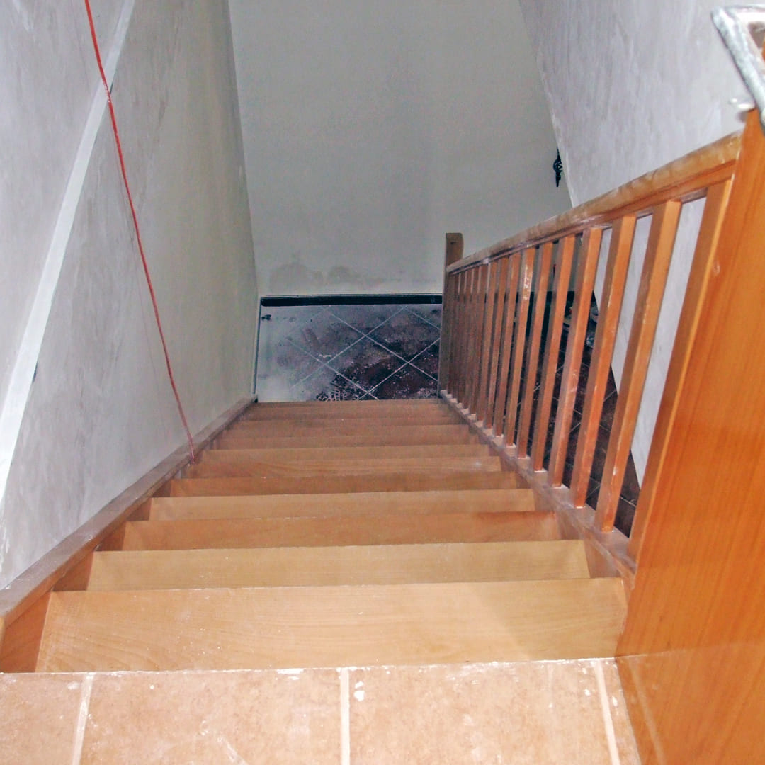 Escada remodelada num projeto de sótão